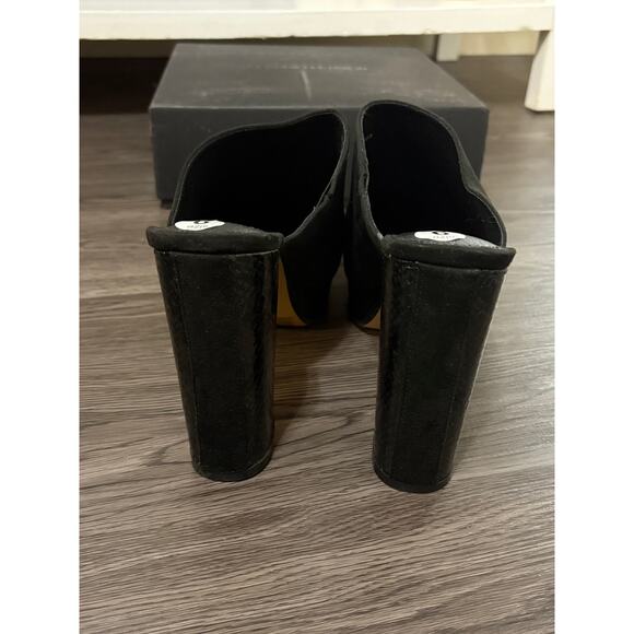 Gabrielle Union NIB Black Snake Print Mules - Picture 5 of 7